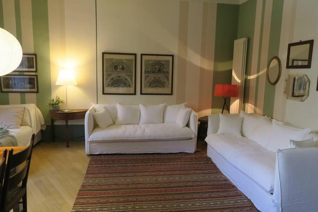 Con Terrazzo Nel Centro Di Turin